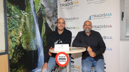 David Zubillaga, secretario general de TRADISNA (izda), y Miguel Casteleiro, presidente de la asociación (dcha)