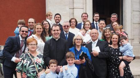 Javier Jauquicoa, el día de su ordenación sacerdotal en Roma, con su familia