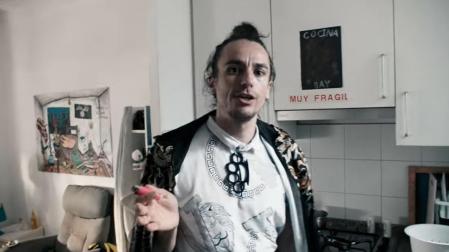 BenYart en una imagen del videoclip de 'Guerra Mundial'