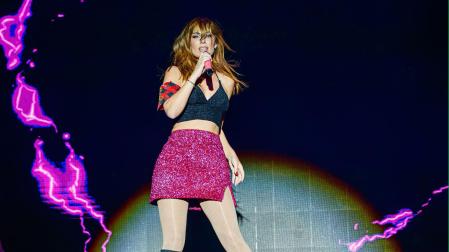 La cantante Edurne durante el concierto de apertura de las fiestas de El Pilar de Zaragoza, el pasado sábado