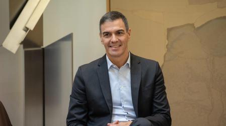 Pedro Sánchez, en un encuentro con representantes de distintas ONG de inmigración en el palacio de la Moncloa este 7 de octubre