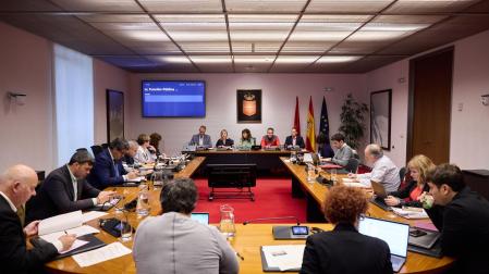 La presidenta Amparo López ha comparecido hoy en comisión en el Parlamento a petición del grupo parlamentario de UPN.