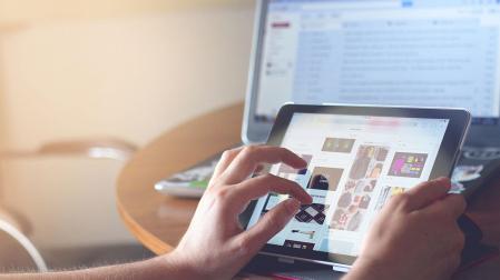 El 70% de las personas que consumen publicaciones editoriales como libros, revistas y periódicos en formato digital accede a estos contenidos por canales ilícitos