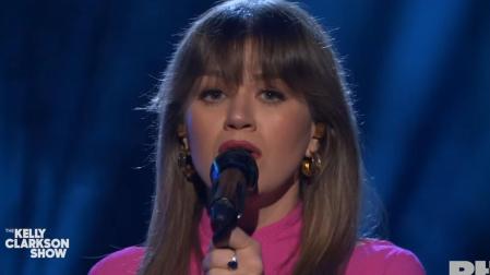 Kelly Clarkson, durante su interpretación de 'My Heart Will Go On'