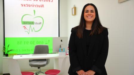 Iratxe Etxaleku Berruete en la oficina de su centro de nutrición Nutriratxe