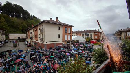 Fotos del cohete de fiestas de Lekunberri./