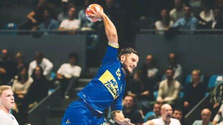 Niko Mindegia, con su nueva camiseta, en el duelo ante el Hafnarfjordur