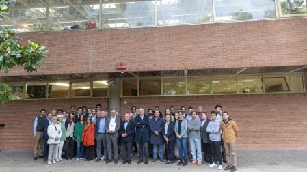 : Al acto de colocación de la placa del DoCoMoMo Ibérico en el edificio de la Escuela de Arquitectura de la Universidad de Navarra asistieron miembros del COAVN, de la junta directiva del centro académico y estudiantes.
 Al acto de colocación de la placa del DoCoMoMo Ibérico en el edificio de la Escuela de Arquitectura de la Universidad de Navarra asistieron miembros del COAVN, de la junta directiva del centro académico y estudiantes