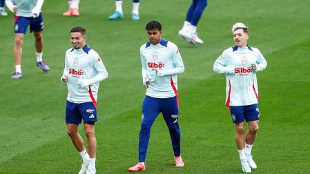 Sesión de entrenamiento con la Selección Española de Yéremi Pino, Lamine Yamal y Bryan Zaragoza