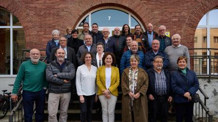 La consejera Maeztu y la directora gerente de la Agencia Navarra de Autonomía y Desarrollo de las Personas, Inés Francés, junto a los asistentes al Consejo del Mayor