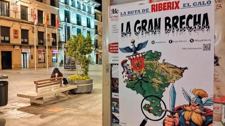 Tercer cartel de Riberix, colgado en la plaza de los Fueros de Tudela