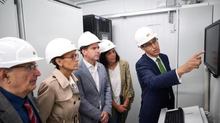 Inauguración de  la batería instalada por i-DE en Valcarlos.