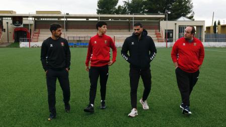 Los jugadores del Cortes Mikel Pascual, Tazghat, Mikel Cabrejas y el presidente Tasio Sanz, en el San Francisco Javier de la localidad ribera