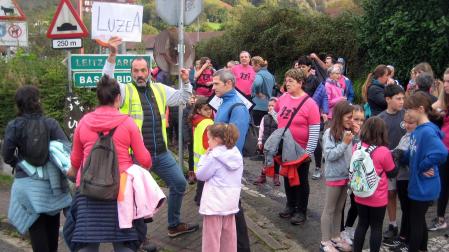Fotos de la jornada solidaria en Leitza en el día internacional de la lucha contra el cáncer de mama