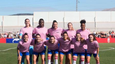 La navarra Amaia Iribarren (2ª por la dcha., en la fila de abajo), en el once titular del Granada