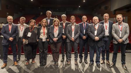 El ‘corazón’ de Laseme, integrantes de su junta directiva (en el centro la gerente, María Luisa Elguea) y el consejero Irujo al acabar el acto