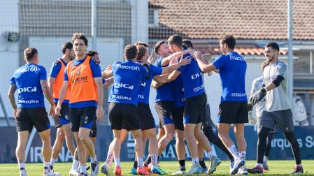 Buen ambiente en la plantilla de Osasuna durante la sesión de ayer