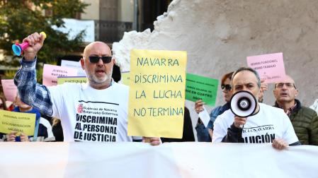 Los funcionarios denuncian que en mayo la consejera de Justicia, Interior y Función Pública les prometió que el incremento salarial iría en consonancia con lo ofrecido por el Ministerio de Justicia a otras comunidades, pero que la oferta posterior fue muy inferior