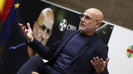 Luis de la Fuente, seleccionador nacional, imparte la conferencia 'Juventud, liderazgo y cultura del esfuerzo' en el Aula Magna de la Universidad CEU San Pablo