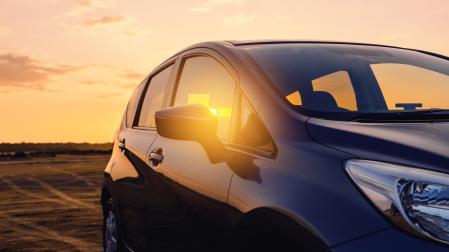 La OCU recomienda comprobar si el coche está asegurado antes de conducirlo o incluso mantenerlo aparcado en la vía pública