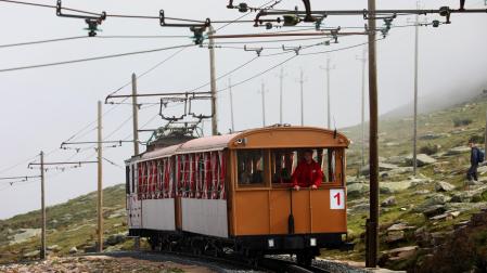 Imagen del tren cremallera que comunica Sara (Francia) con la cumbre del monte Larrún, en Bera.