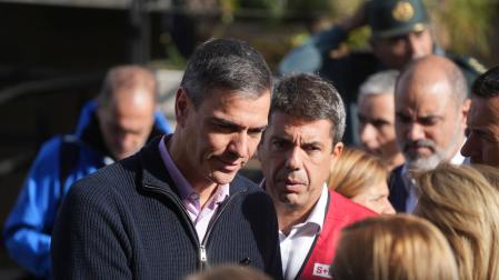 El presidente del Gobierno, Pedro Sánchez, visita la zona afectada por la DANA en Valencia junto al presidente autonómico, Carlos Mazón