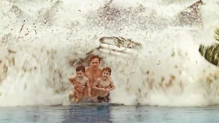 Fotograma de la película 'Lo imposible' sobre el tsunami de Tailandia en 2004