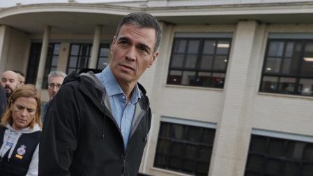 El presidente del Gobierno, Pedro Sánchez, en el Centro de Emergencias de la Generalitat valenciana, en l'Eliana