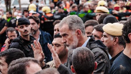 El rey Felipe V calma los ánimos en Paiporta