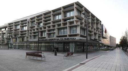 La rehabilitación de la cubierta de la Biblioteca de Navarra es una de las obras que comenzarán a acometerse el año que viene.