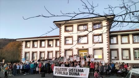 Imagen de la concentración ante el Centro de Salud de Elizondo del pasado miércoles.