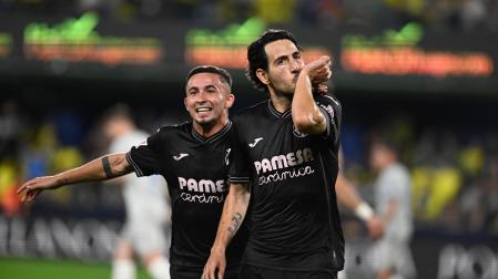 El jugador del Villarreal Dani Parejo celebra el segundo gol de su equipo durante el partido de LaLiga entre el Villarreal y el Alavés