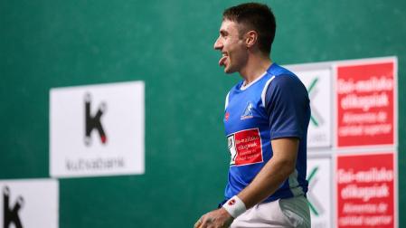 Peio Etxeberria durante el duelo frente a Jaka en el Labrit