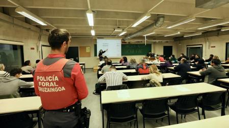 Un momento de la prueba de habilitación de porteros celebrada este martes en la UPNA