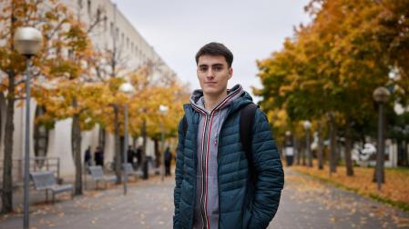 Javier del Pozo estudia Segundo de Ingeniería Industrial en la UPNA y es centrocampista del Txantrea