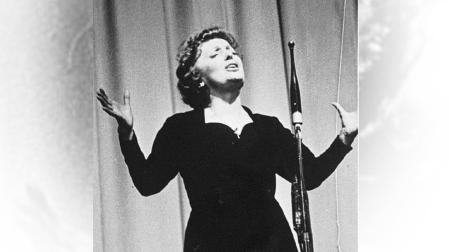 La cantante y actriz Edith Piaf