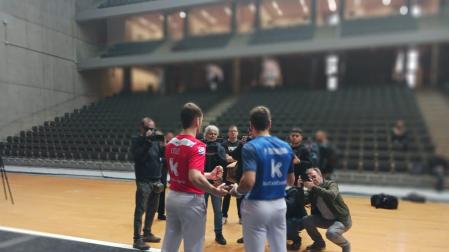 Unai Laso y Peio Etxeberria, esta mañana en el frontón Bizkaia.