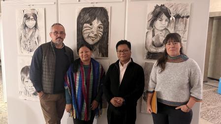 Luis J. Fernández -izda.-, junto a los responsables de la exposición ‘Amalurzonía’