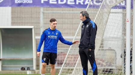 Fotos del entrenamiento de Osasuna en Tajonar de este jueves 21 de noviembre. /