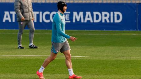 El defensa francés del Atlético de Madrid, Robin Le Normand durante el entrenamiento del equipo este viernes en Majadahonda