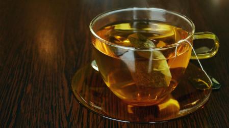 Una taza de té verde