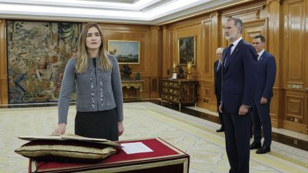 El rey Felipe VI preside el acto de promesa de la vicepresidencia tercera del Gobierno y Ministerio para la Transición Ecológica y el Reto Demográfico, Sara Aagesen,  que sustituye a Teresa Ribera, este lunes en el Palacio de la Zarzuela