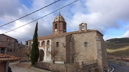 La iglesia de San Juan Bautista en el pueblo riojano de Villarroya.