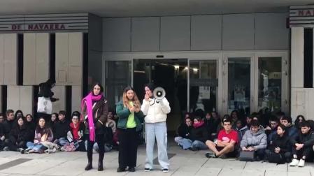 Protesta en el Conservatorio Superior de Música de Navarra tras los expedientes a dos profesores