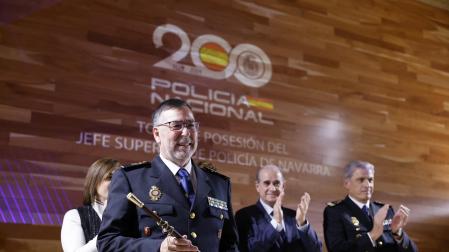 Manuel Jesús del Collado Olivares, sonriente tras recibir la vara de mando