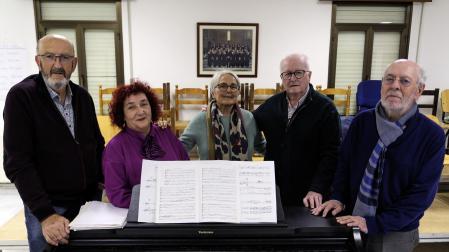 izquierda a derecha, Jesús Díaz Martínez, Cristina Lisarri Aldea, Charo Ugarte Orozco, Juan Cruz Osés López de Castillo y José Bacaicoa Ganuza.