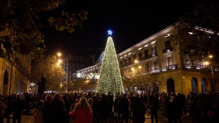 Fotos con el encendido navideño de Pamplona el día de San Saturnino /