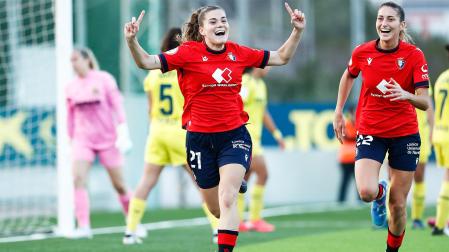María Barquero celebra el segundo tanto rojillo en Villarreal /