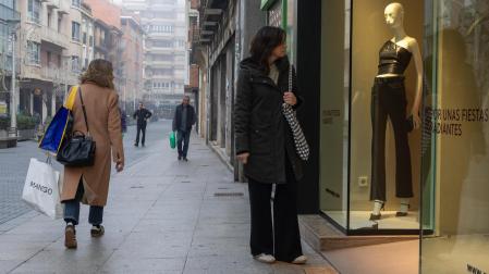 Imagen de la calle Gaztambide-Carrera, una de las más comerciales del centro de Tudela