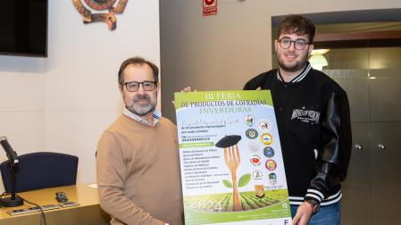De izda. a dcha.: Emilio Garrido (Orden del Volatín) y Cristhian Arrondo (Cofradía del Cordero Bardenero)